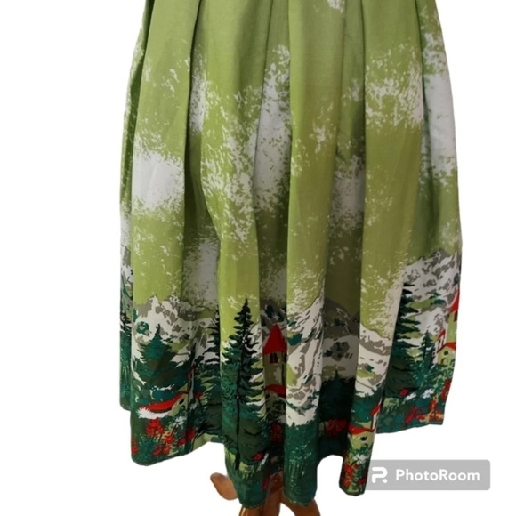 Green Detailed Bodice Fit and Flare‎ Retro Inspired Sun Dress - Picture 4 of 16